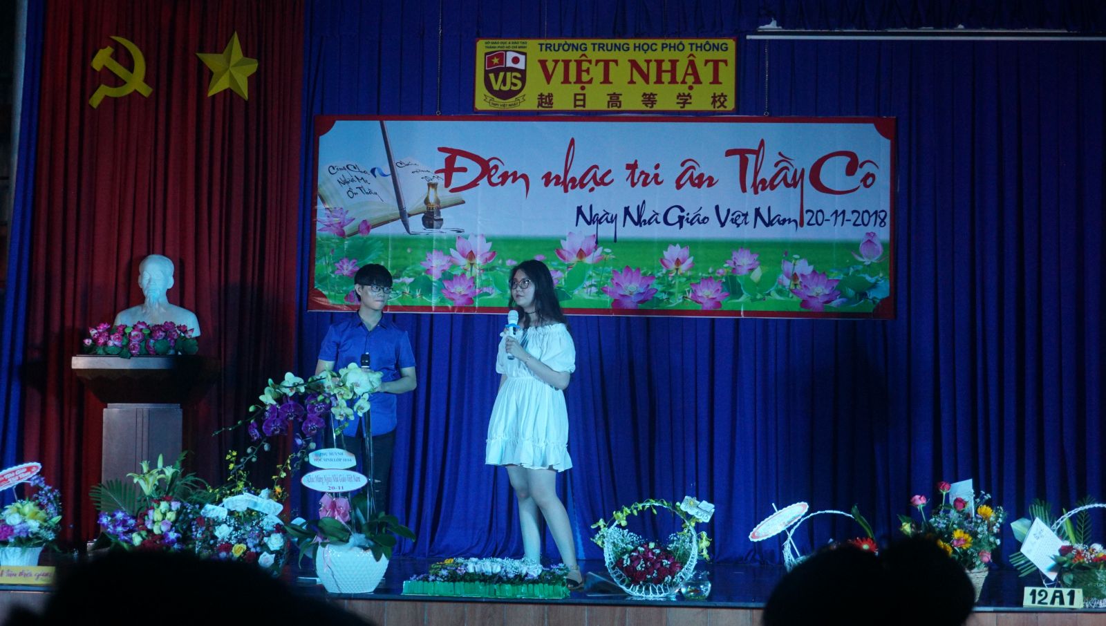 Học sinh trường TC Âu Việt biểu diễn tiết mục trong phần thi văn nghệ
