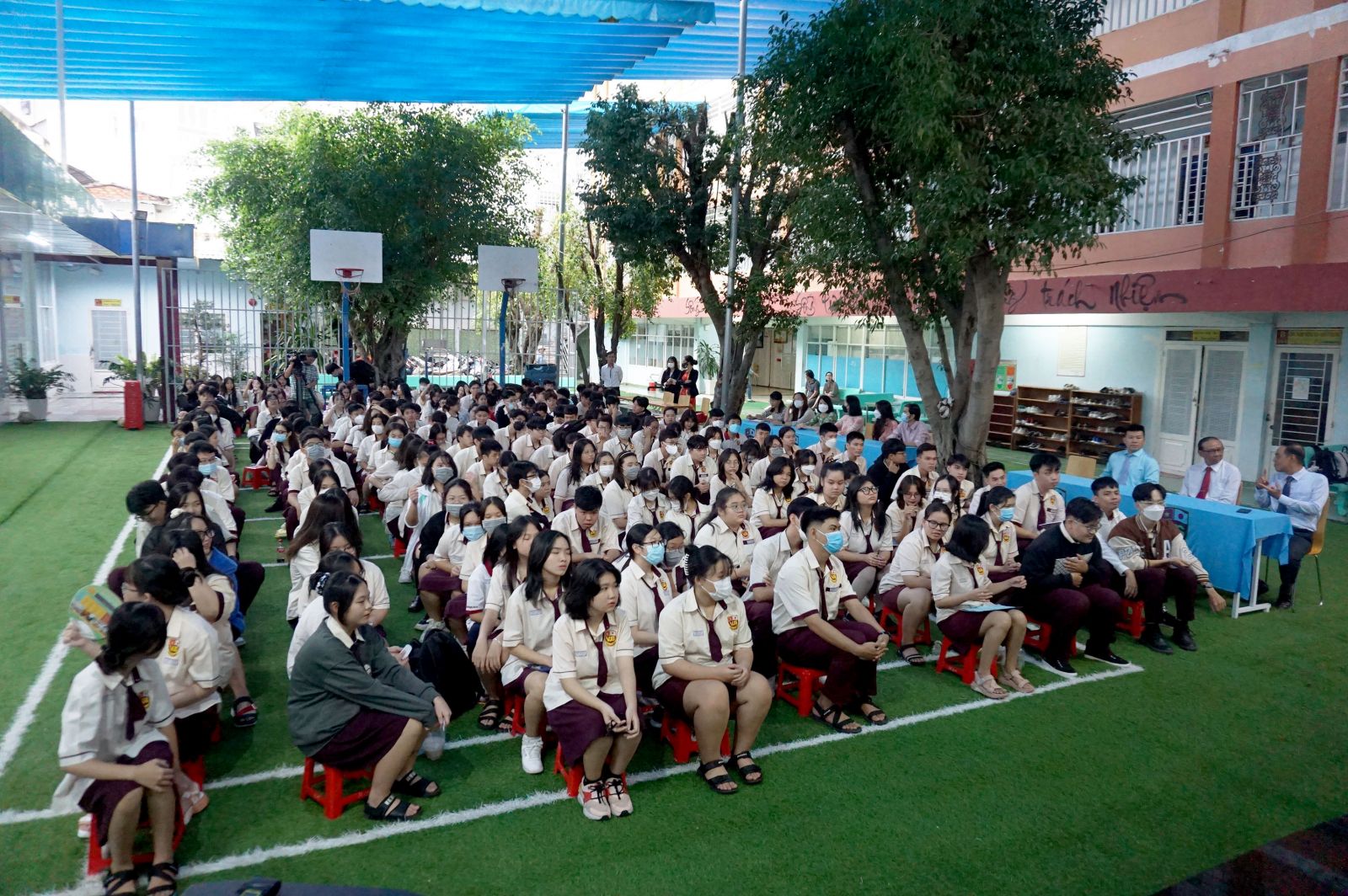 Trường THPT Việt Nhật phát động thực hiện giáo dục an toàn gia ...