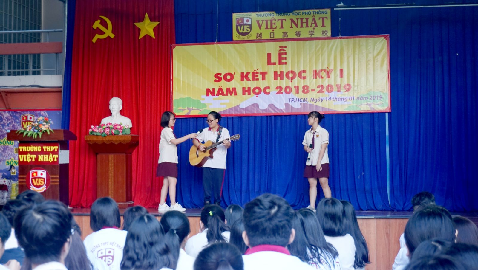 Truong THPT Viet Nhat So ket hoc ky 1 2018-2019