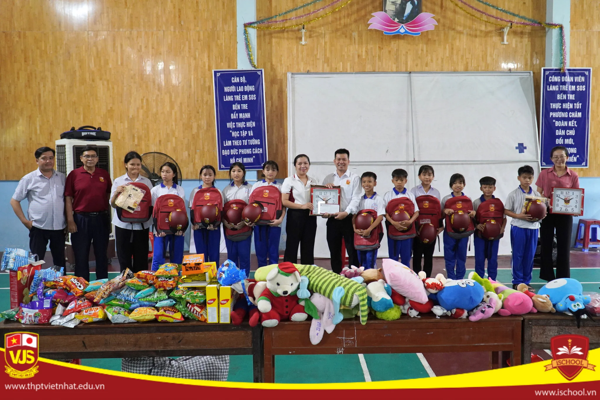 Hành Trình Thiện Nguyện Đầy Ý Nghĩa Của Học Sinh Trường THPT Việt Nhật Tại Làng Trẻ Em SOS Bến Tre