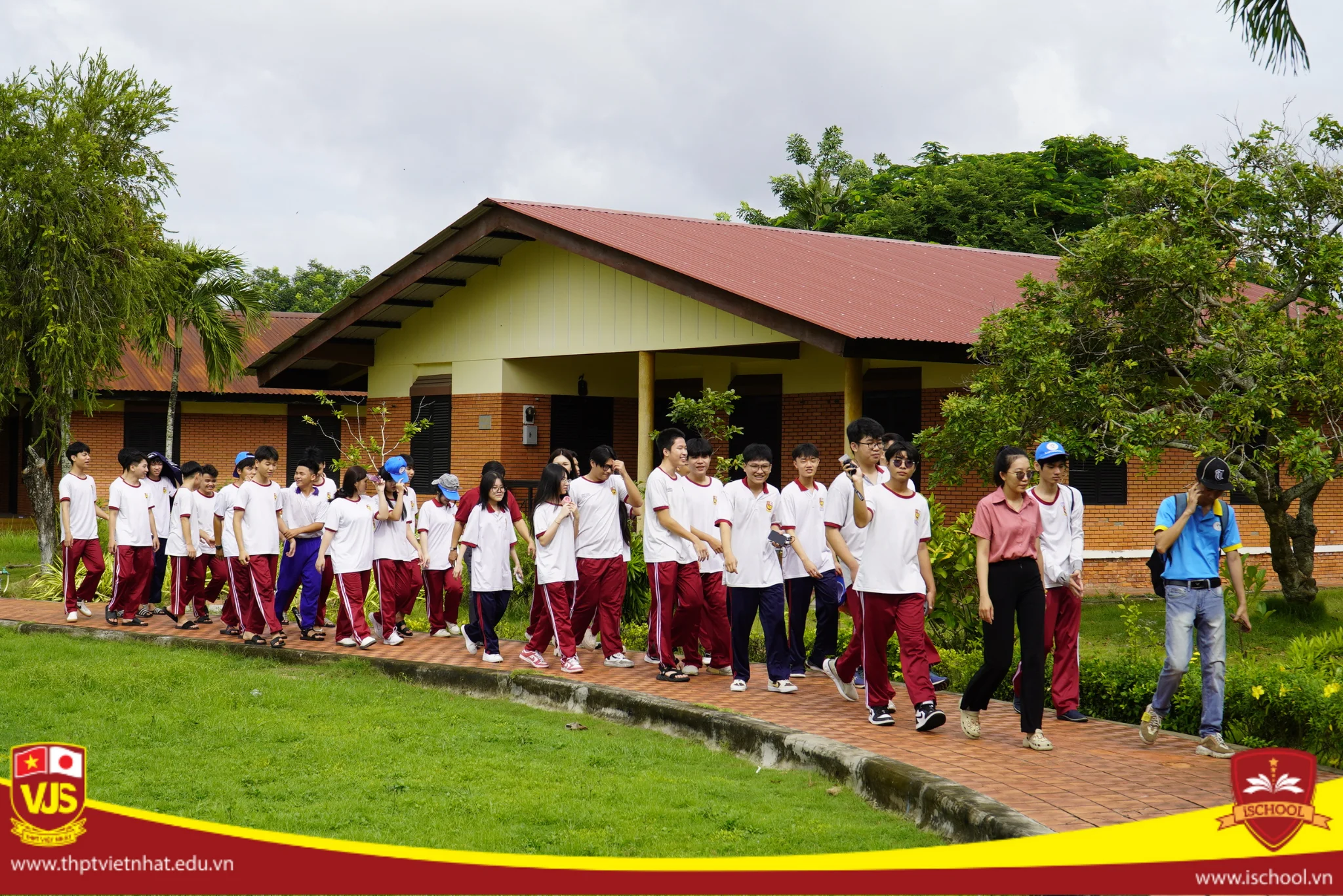 Hành Trình Thiện Nguyện Đầy Ý Nghĩa Của Học Sinh Trường THPT Việt Nhật Tại Làng Trẻ Em SOS Bến Tre