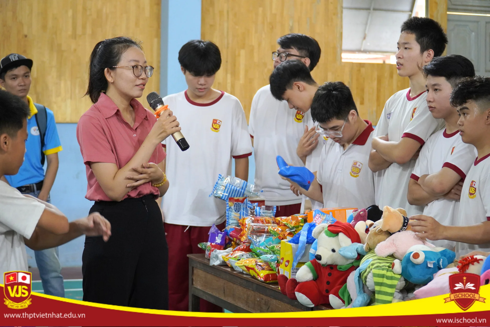 Hành Trình Thiện Nguyện Đầy Ý Nghĩa Của Học Sinh Trường THPT Việt Nhật Tại Làng Trẻ Em SOS Bến Tre