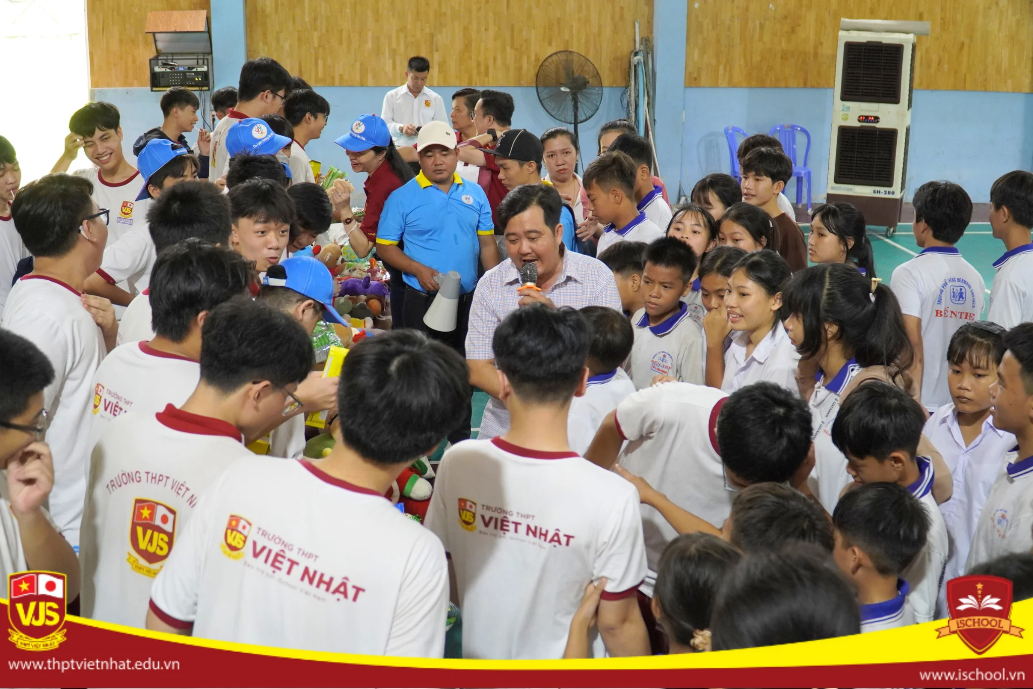 Hành Trình Thiện Nguyện Đầy Ý Nghĩa Của Học Sinh Trường THPT Việt Nhật Tại Làng Trẻ Em SOS Bến Tre