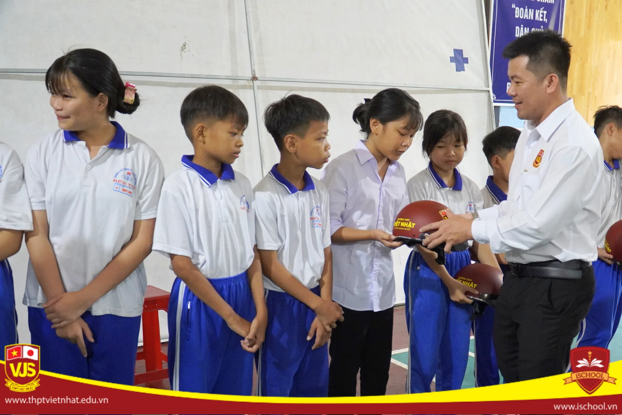 Hành Trình Thiện Nguyện Đầy Ý Nghĩa Của Học Sinh Trường THPT Việt Nhật Tại Làng Trẻ Em SOS Bến Tre