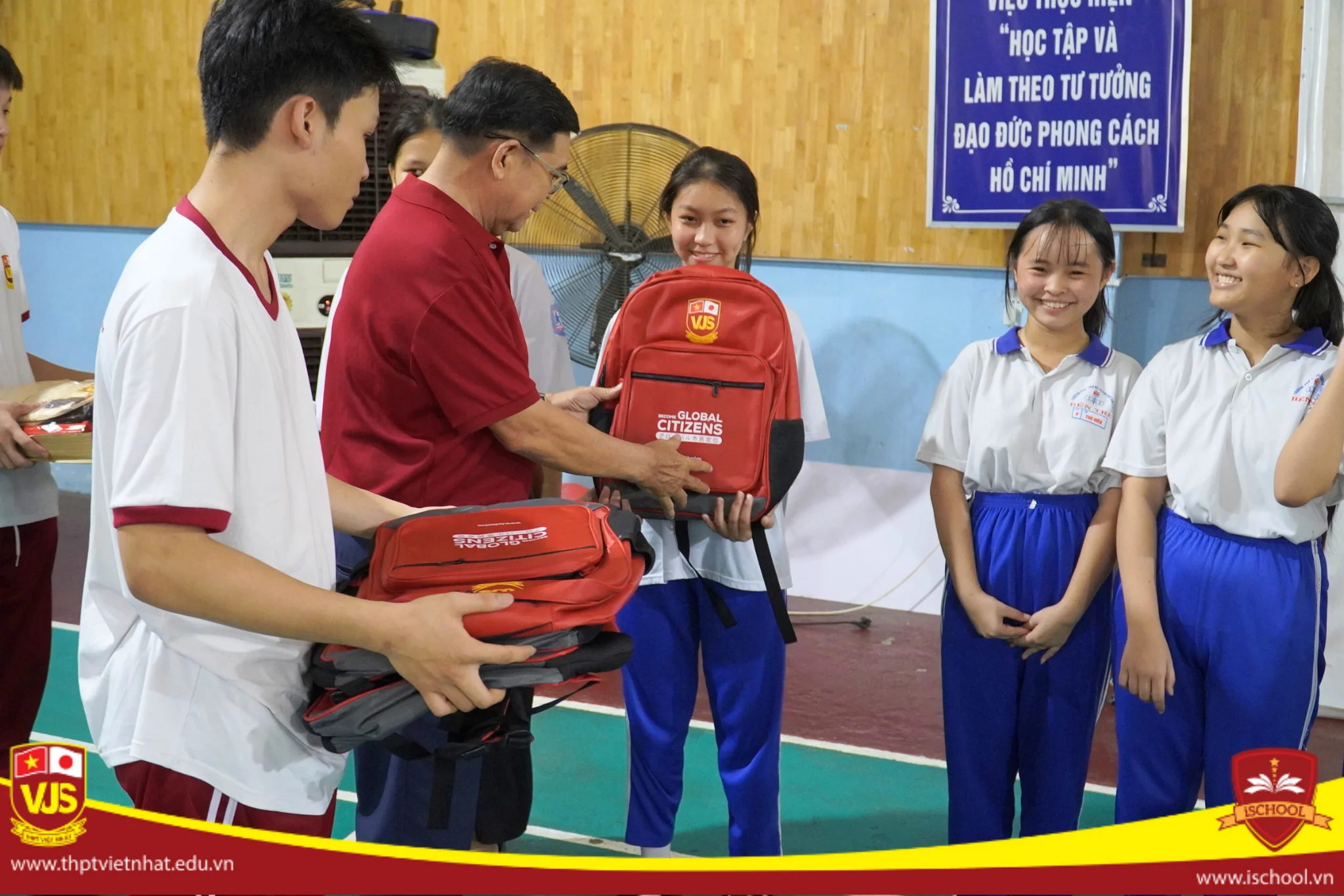 Hành Trình Thiện Nguyện Đầy Ý Nghĩa Của Học Sinh Trường THPT Việt Nhật Tại Làng Trẻ Em SOS Bến Tre