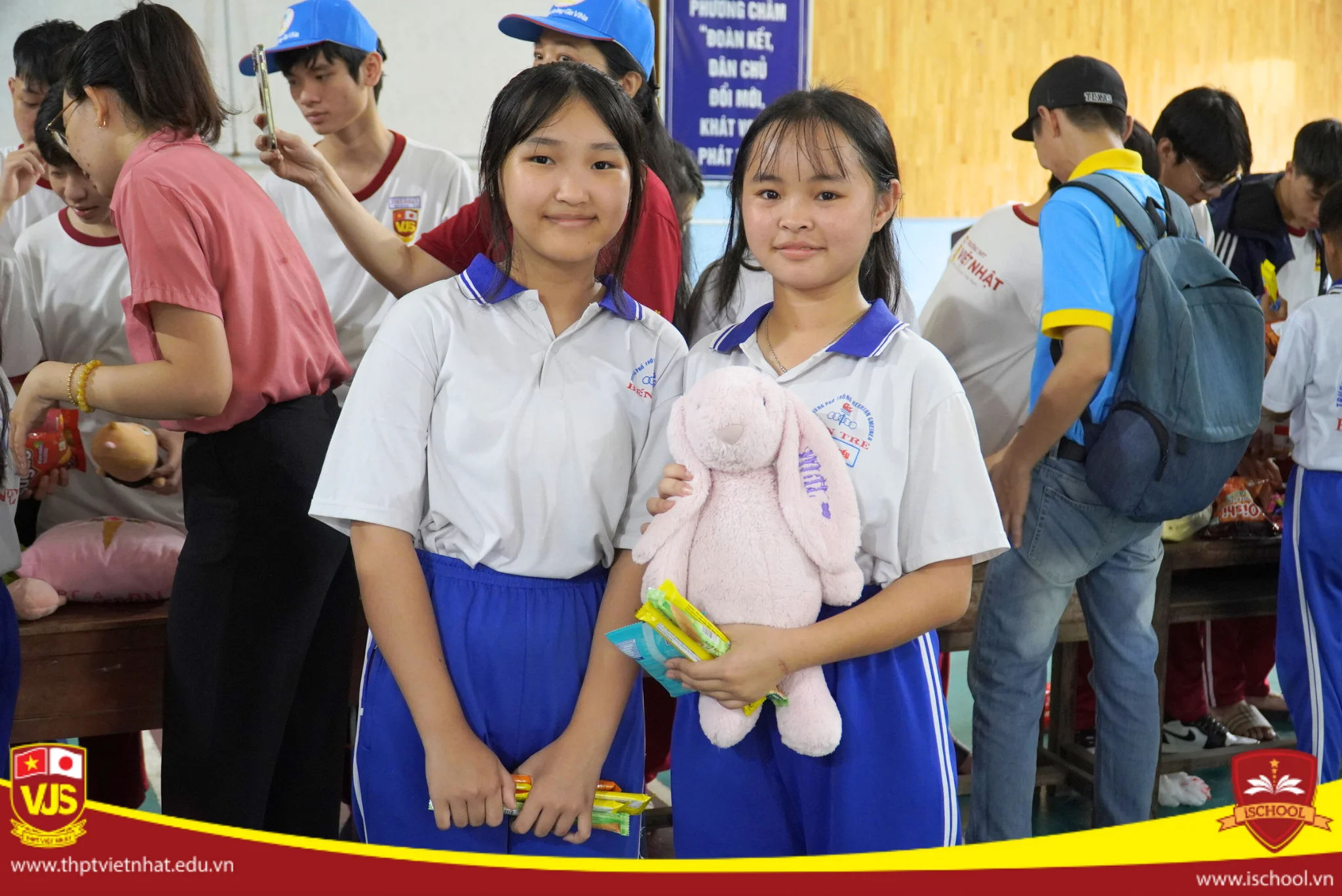 Hành Trình Thiện Nguyện Đầy Ý Nghĩa Của Học Sinh Trường THPT Việt Nhật Tại Làng Trẻ Em SOS Bến Tre