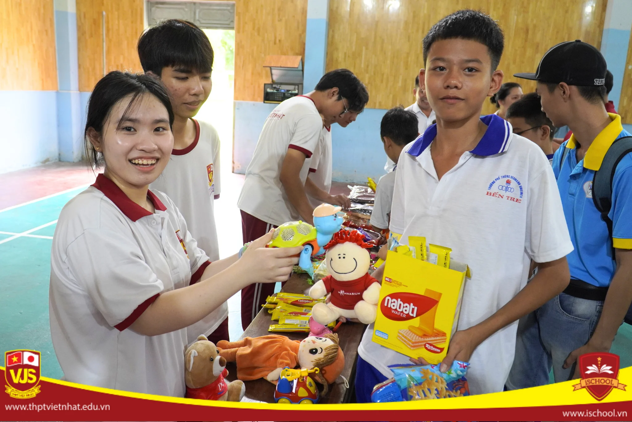 Hành Trình Thiện Nguyện Đầy Ý Nghĩa Của Học Sinh Trường THPT Việt Nhật Tại Làng Trẻ Em SOS Bến Tre