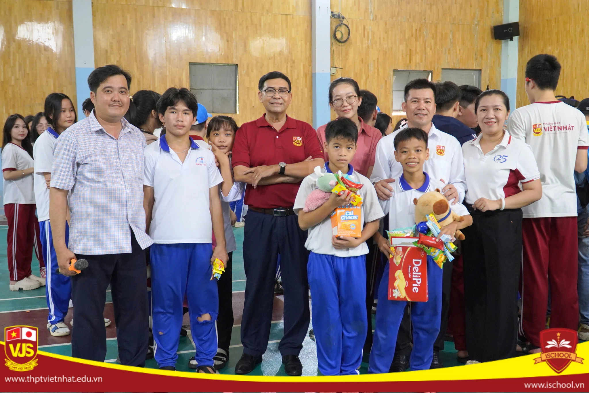 Hành Trình Thiện Nguyện Đầy Ý Nghĩa Của Học Sinh Trường THPT Việt Nhật Tại Làng Trẻ Em SOS Bến Tre