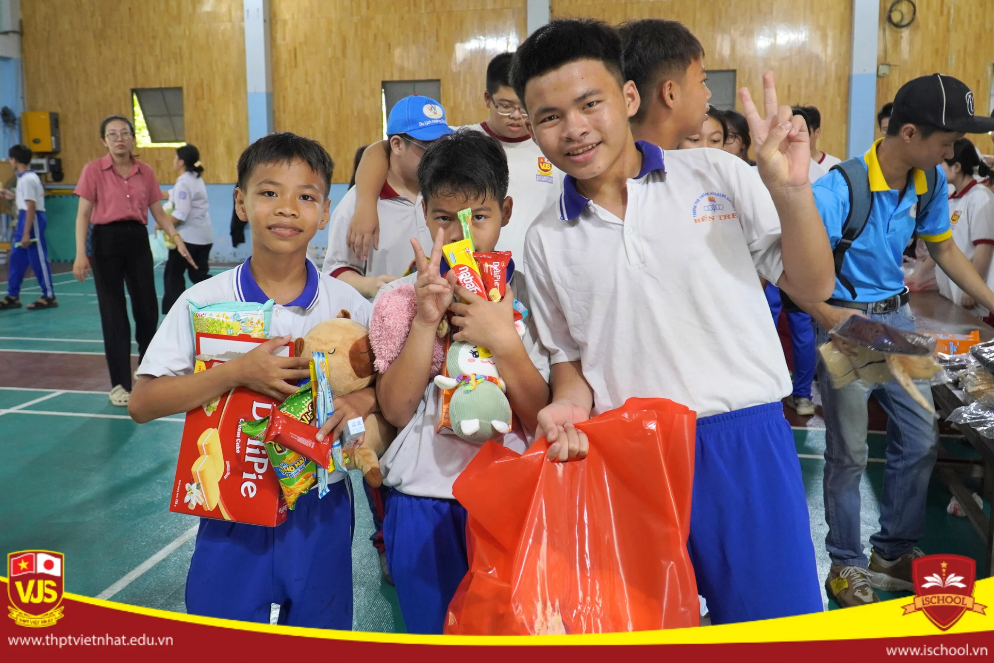 Hành Trình Thiện Nguyện Đầy Ý Nghĩa Của Học Sinh Trường THPT Việt Nhật Tại Làng Trẻ Em SOS Bến Tre