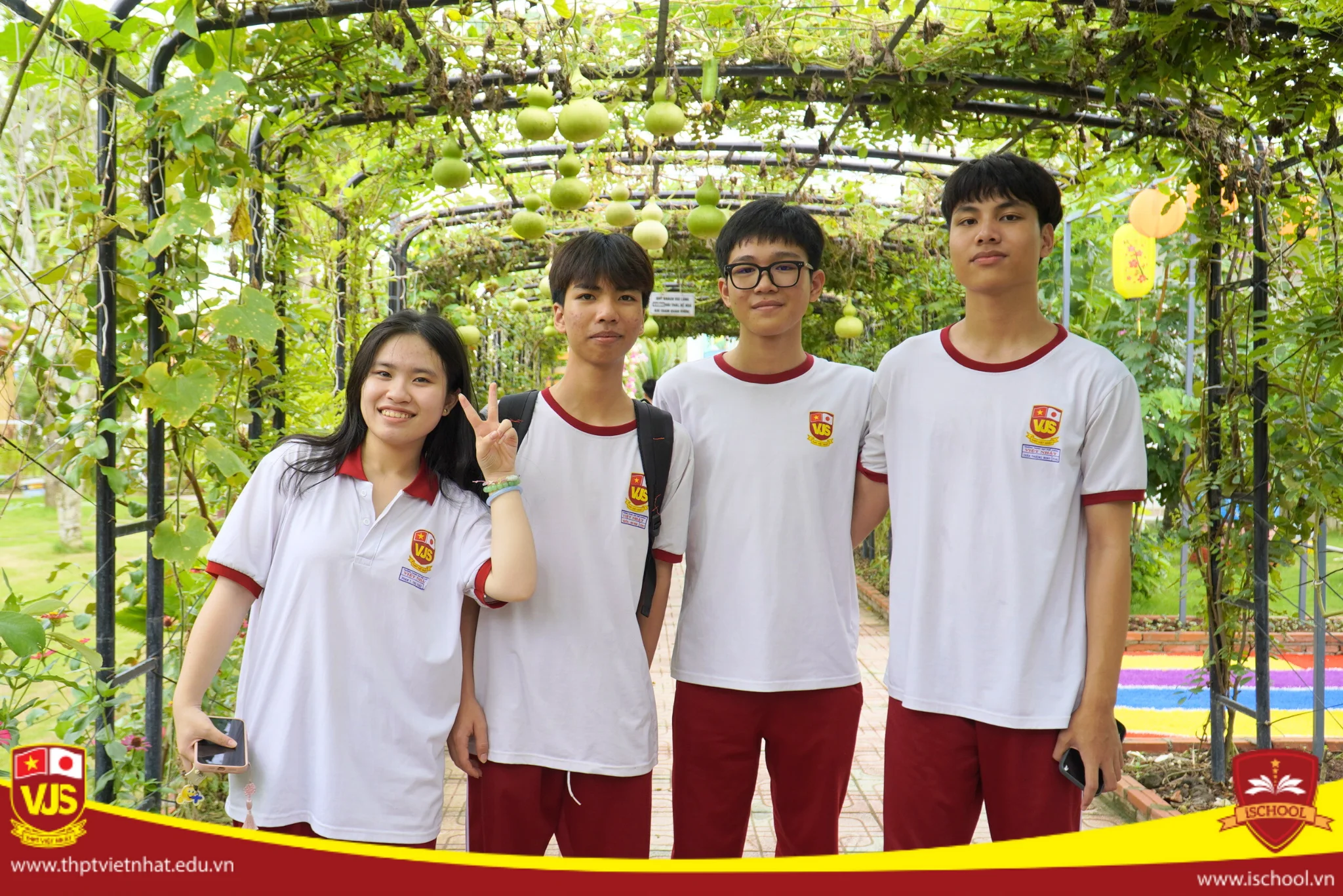 Hành Trình Thiện Nguyện Đầy Ý Nghĩa Của Học Sinh Trường THPT Việt Nhật Tại Làng Trẻ Em SOS Bến Tre