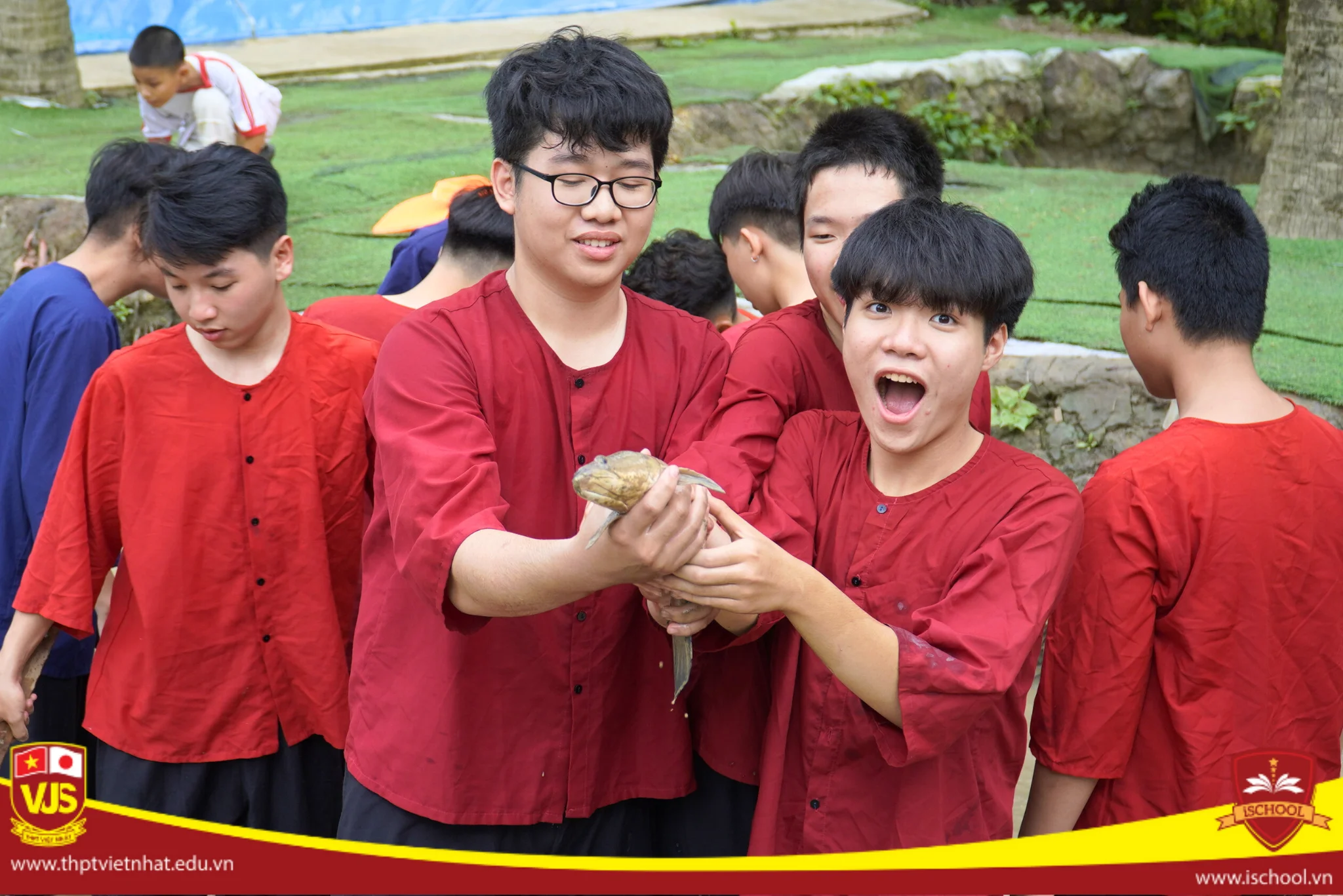 Hành Trình Thiện Nguyện Đầy Ý Nghĩa Của Học Sinh Trường THPT Việt Nhật Tại Làng Trẻ Em SOS Bến Tre