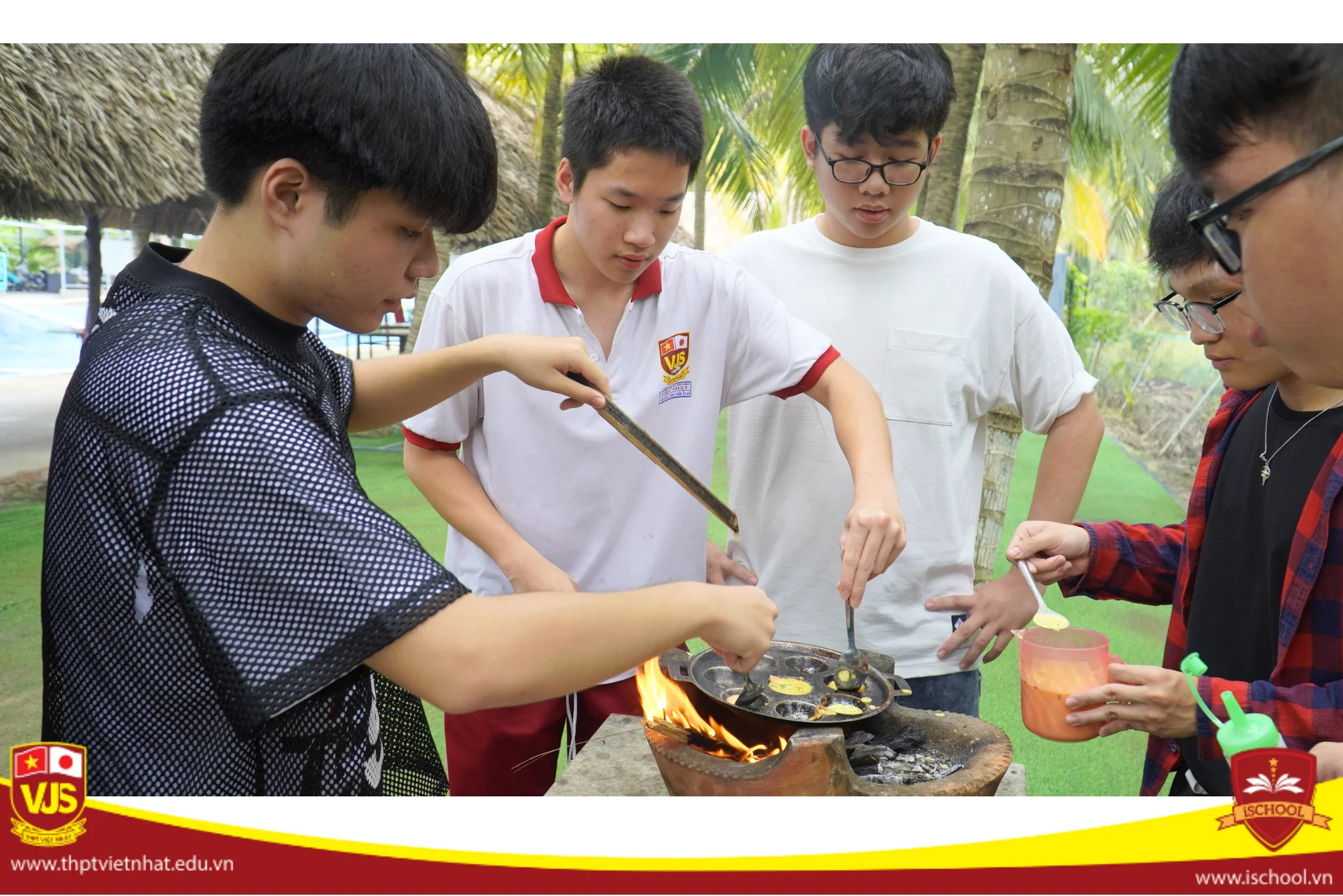 Hành Trình Thiện Nguyện Đầy Ý Nghĩa Của Học Sinh Trường THPT Việt Nhật Tại Làng Trẻ Em SOS Bến Tre