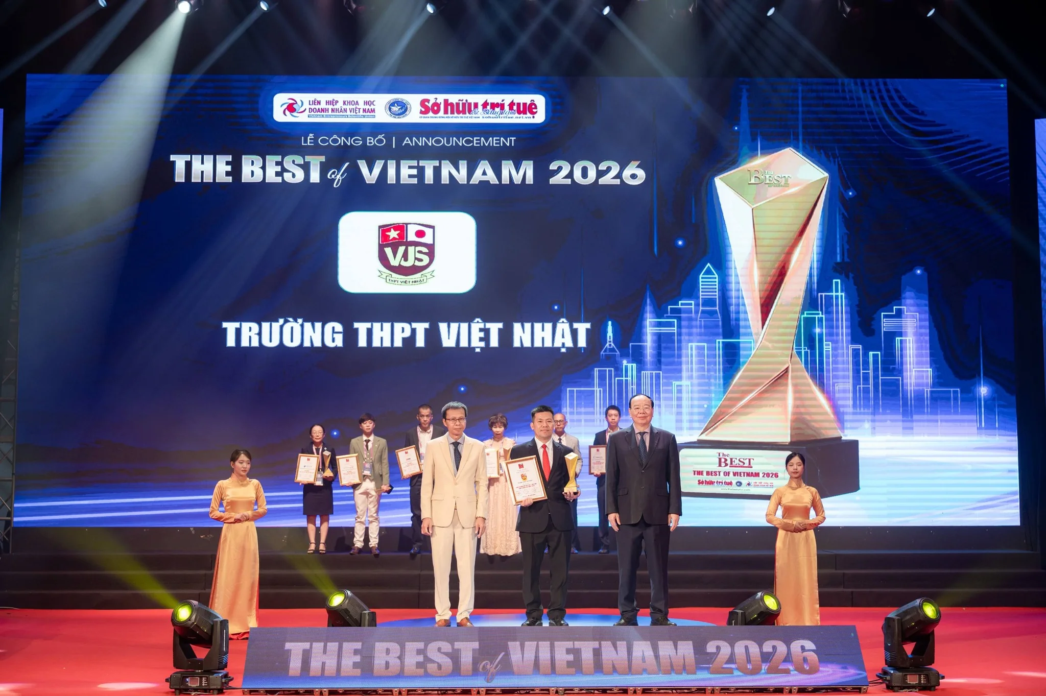 THPT Việt Nhật - giải thưởng top “trường nội trú - bán trú tốt nhất năm 2026