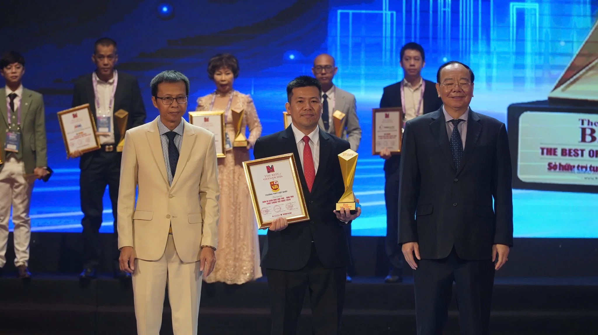 THPT Việt Nhật - giải thưởng top “trường nội trú - bán trú tốt nhất năm 2026