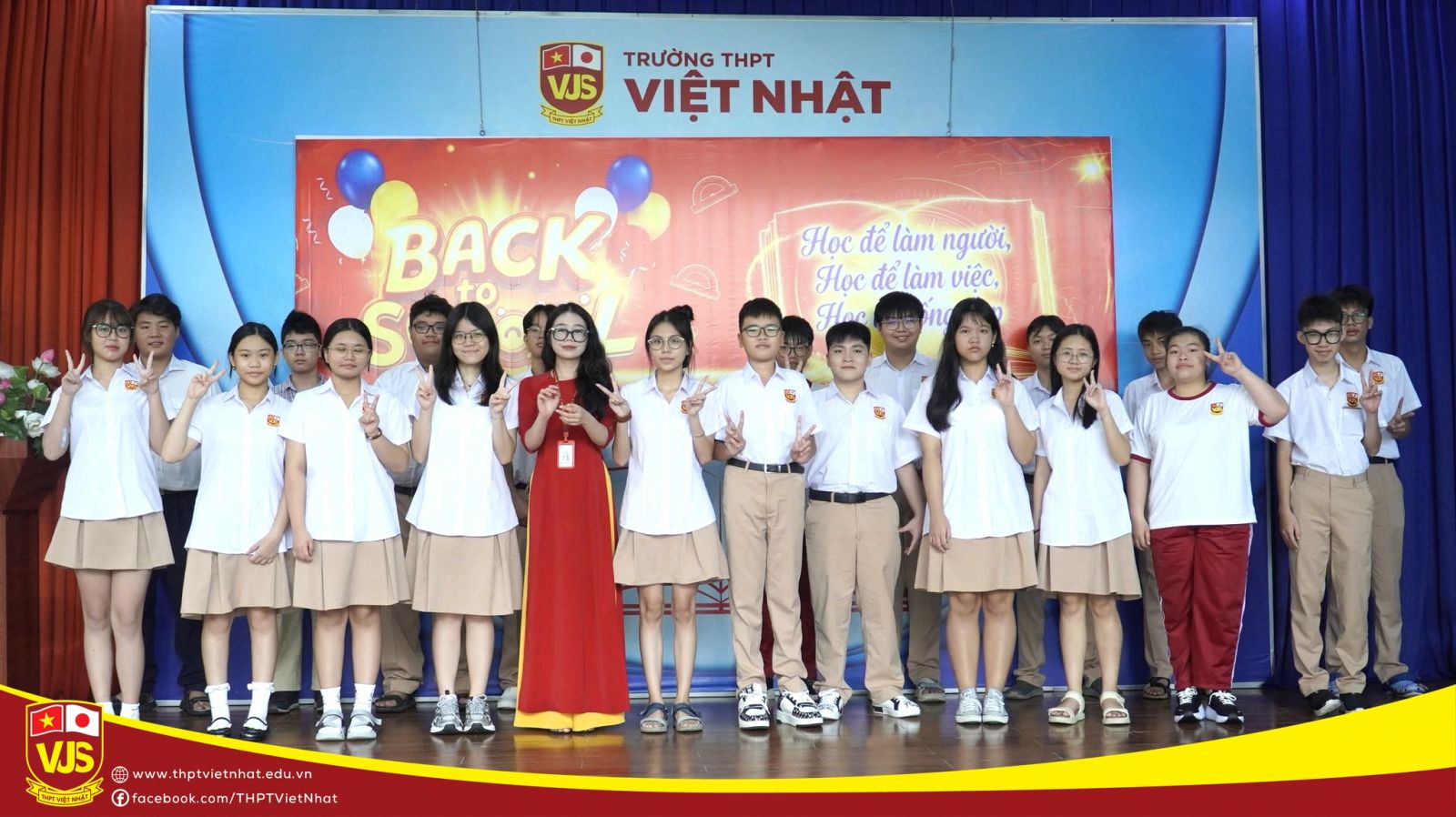 Rộn ràng ngày trở lại trường – chào năm học mới tại thpt việt 