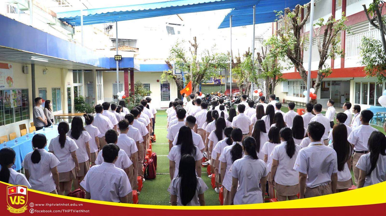 Rộn ràng ngày trở lại trường – chào năm học mới tại thpt việt 