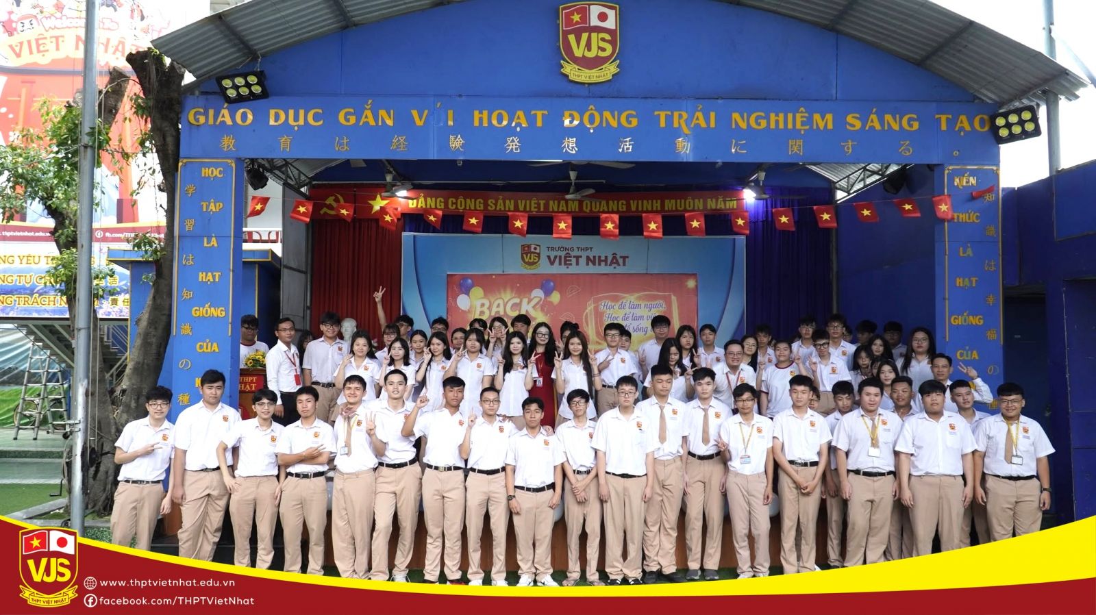 Rộn ràng ngày trở lại trường – chào năm học mới tại thpt việt 