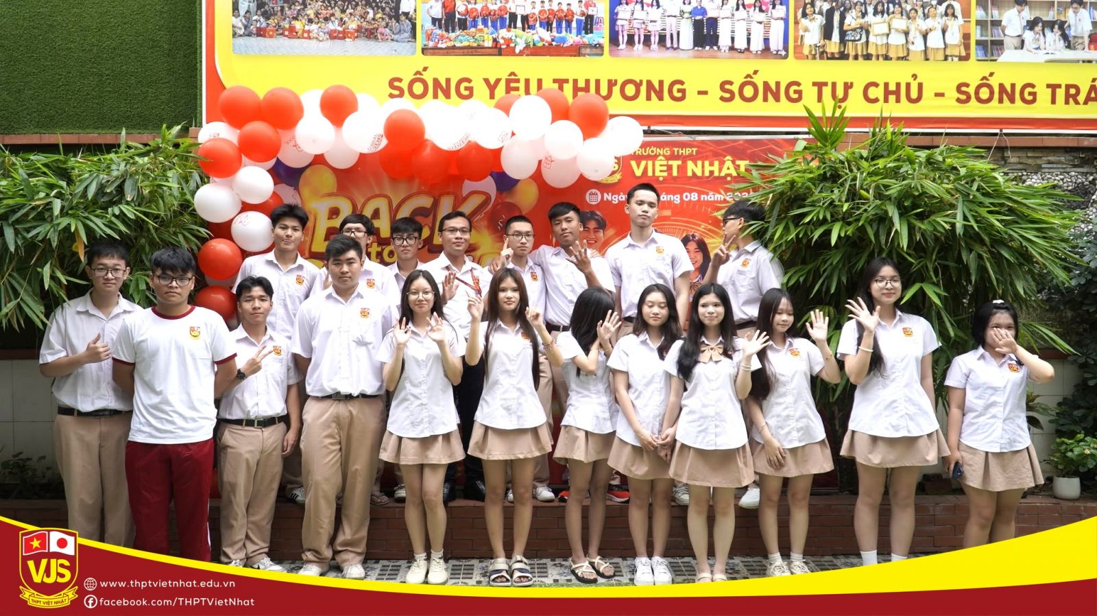 Rộn ràng ngày trở lại trường – chào năm học mới tại thpt việt 