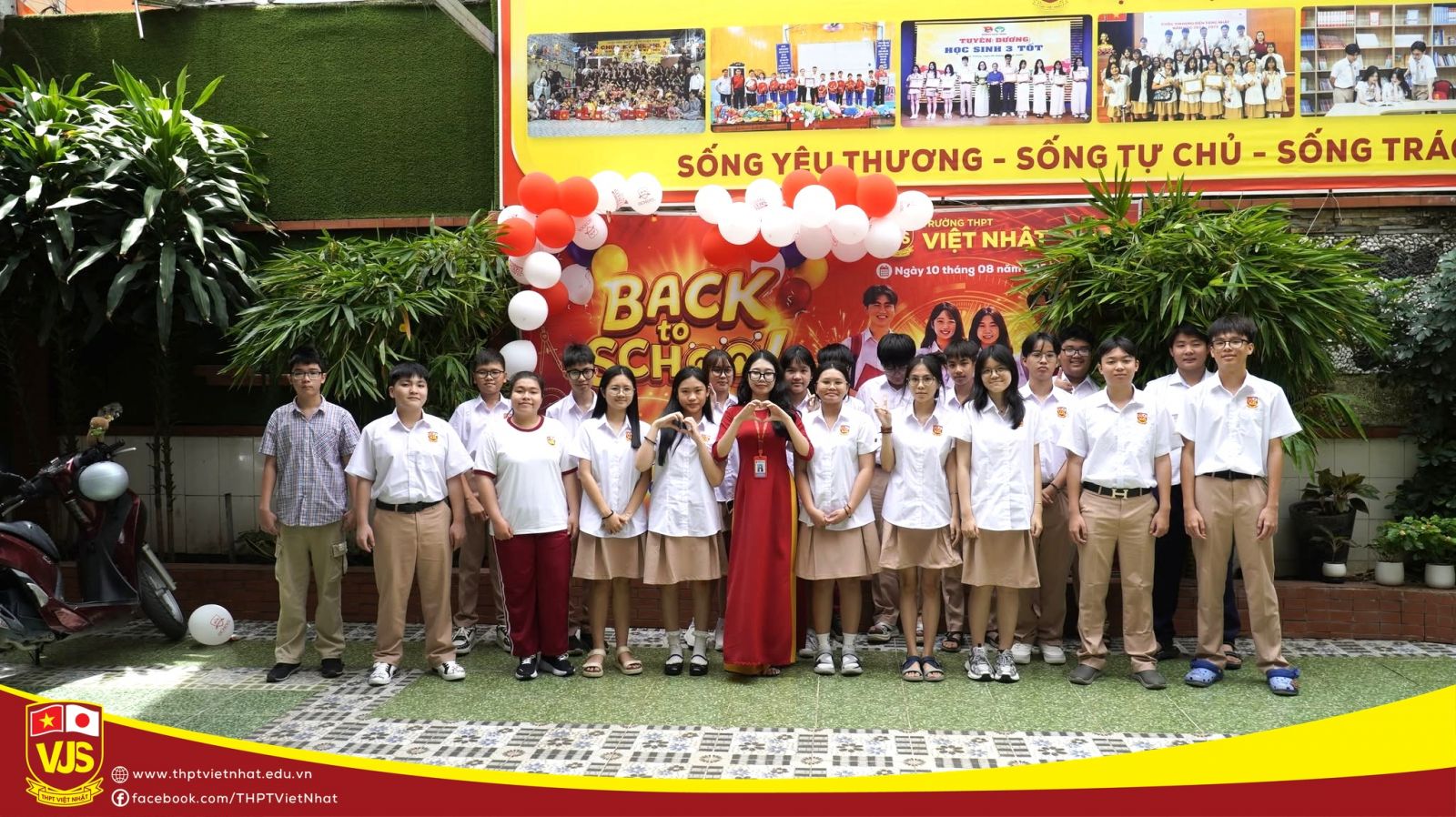 Rộn ràng ngày trở lại trường – chào năm học mới tại thpt việt 