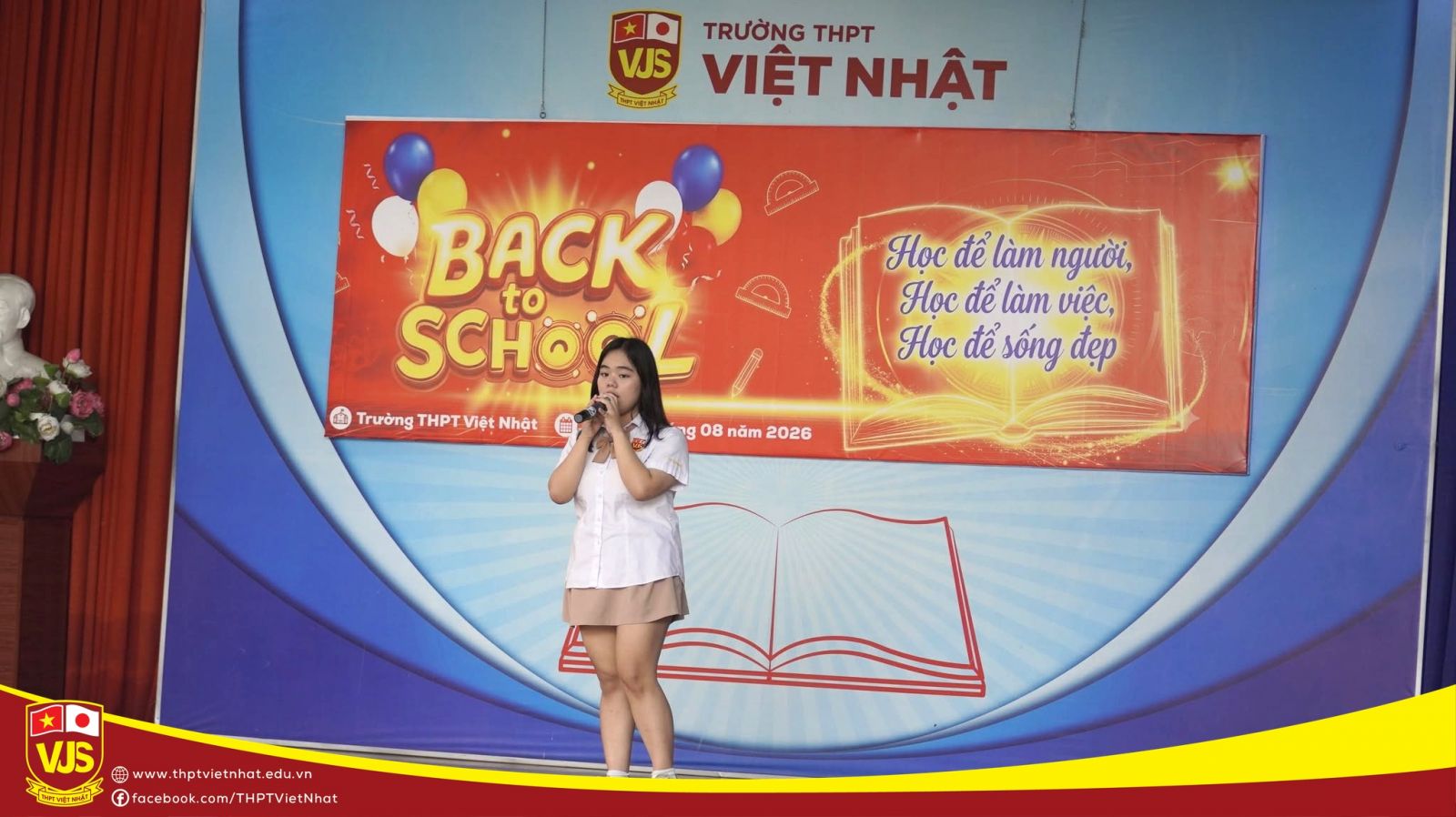 Rộn ràng ngày trở lại trường – chào năm học mới tại thpt việt 