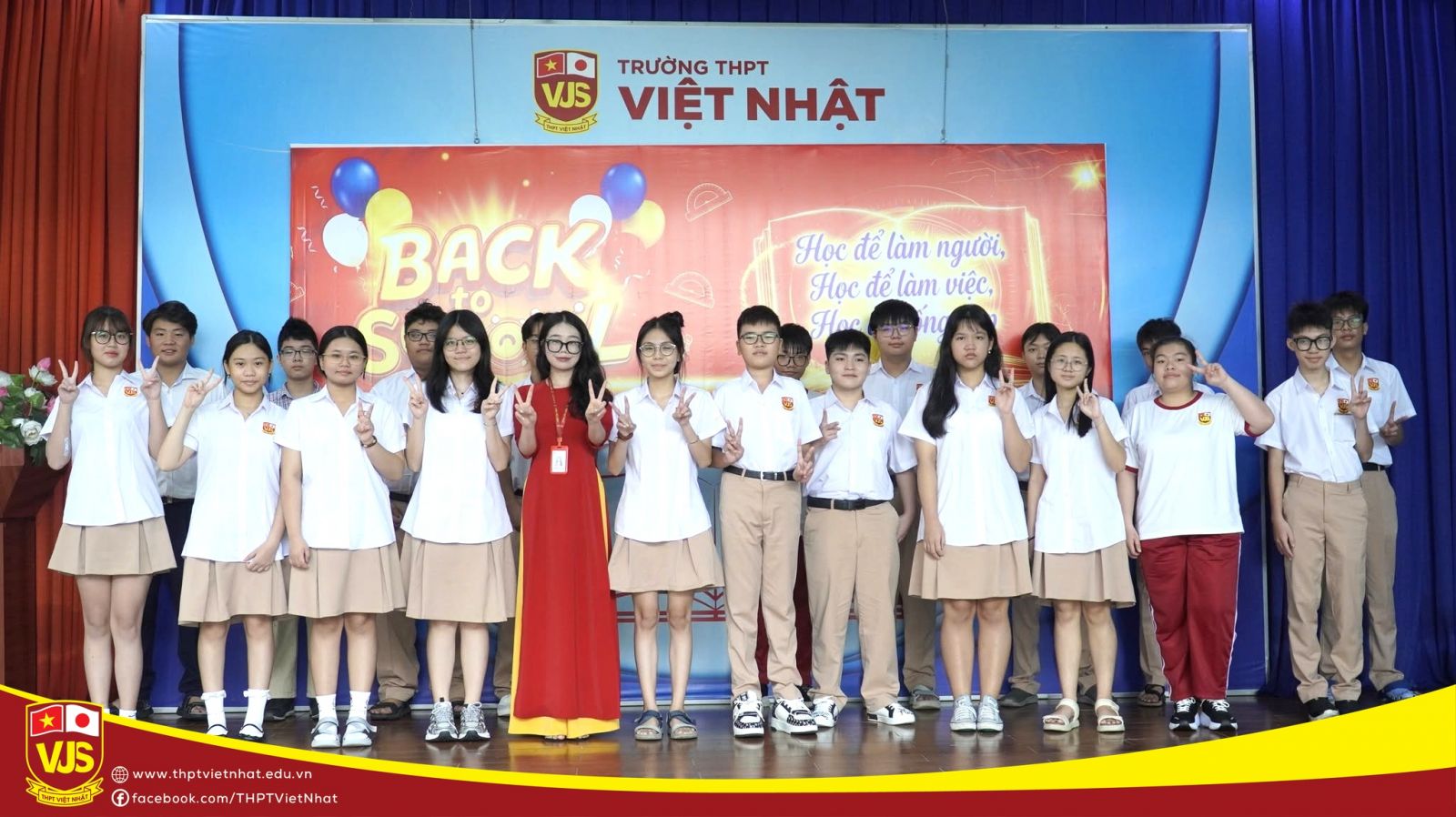 Rộn ràng ngày trở lại trường – chào năm học mới tại thpt việt 