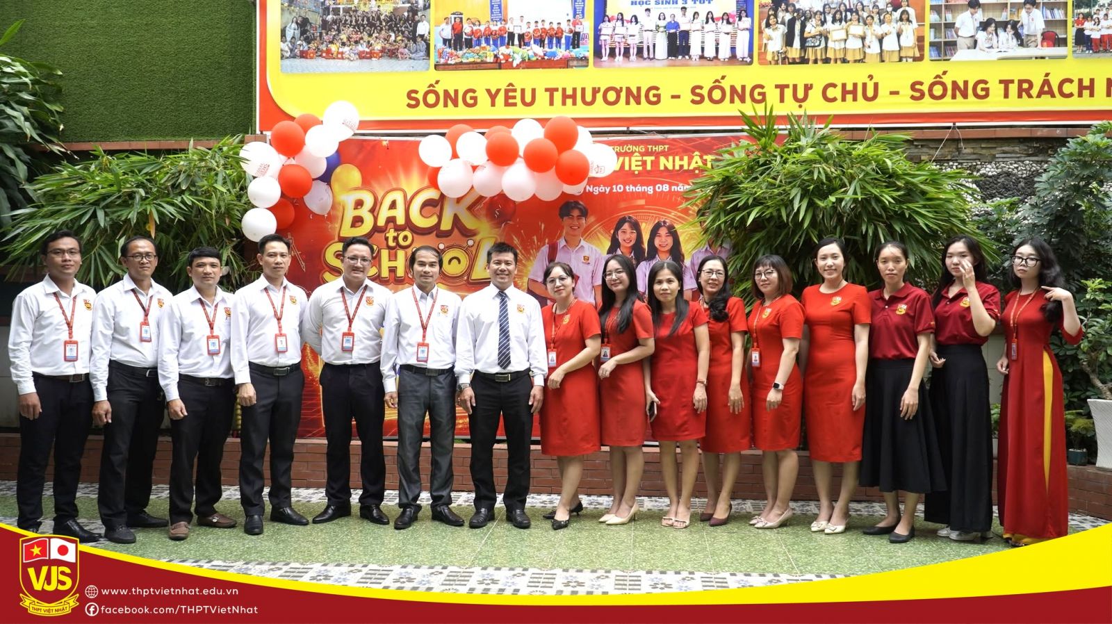 Rộn ràng ngày trở lại trường – chào năm học mới tại thpt việt 