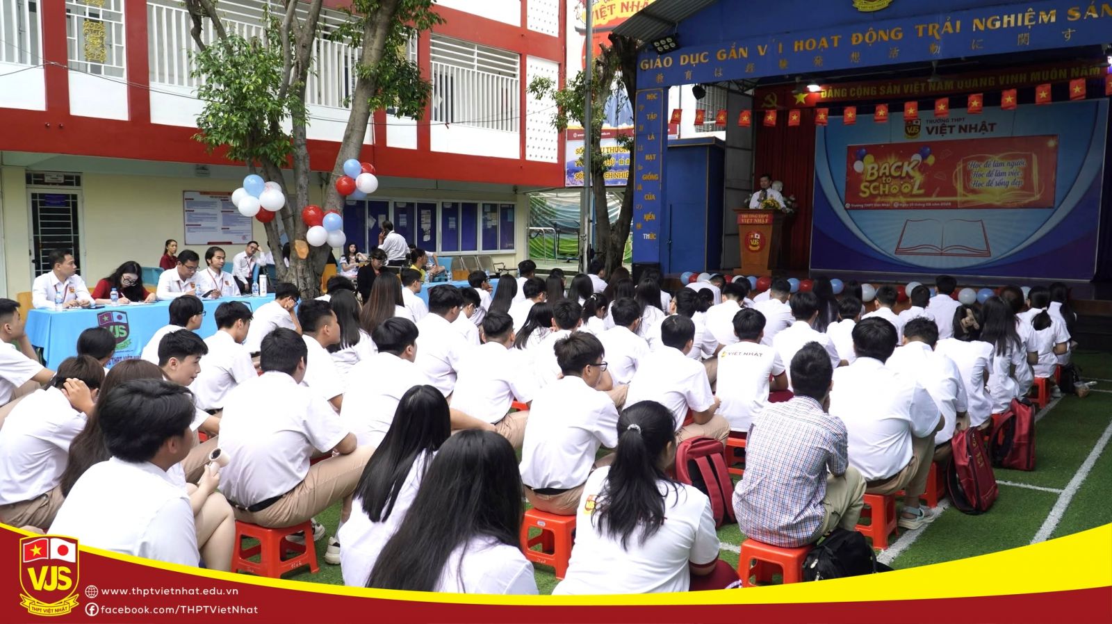 Rộn ràng ngày trở lại trường – chào năm học mới tại thpt việt 