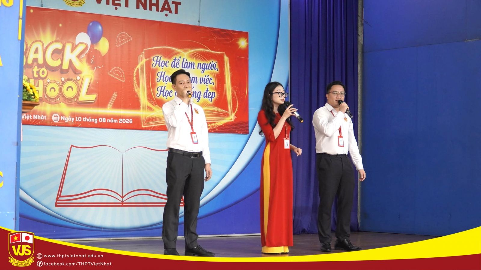 Rộn ràng ngày trở lại trường – chào năm học mới tại thpt việt 