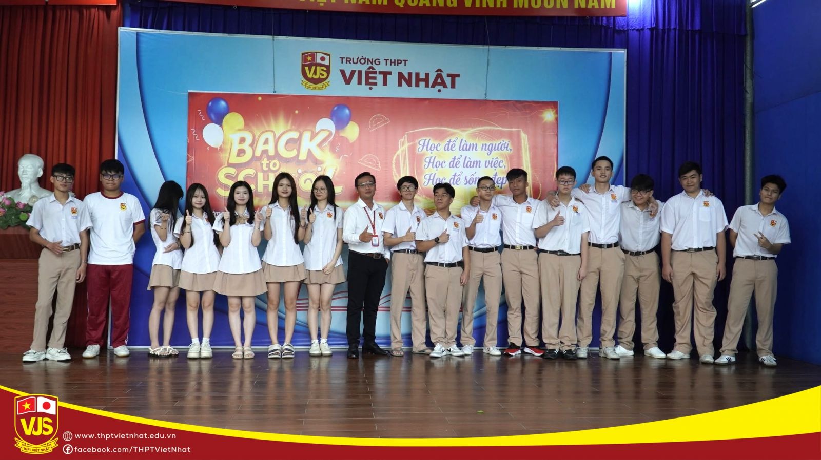 Rộn ràng ngày trở lại trường – chào năm học mới tại thpt việt 